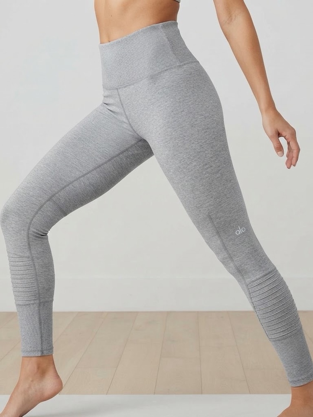 ALO Yoga High-Waist Ribbed Seamless Legging — Light Gray